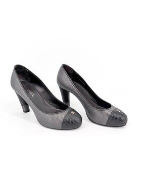 Chanel Textured Gray CC Logo Cap Toe Platform Pumps Heels Size 37.5 US 6.5–7